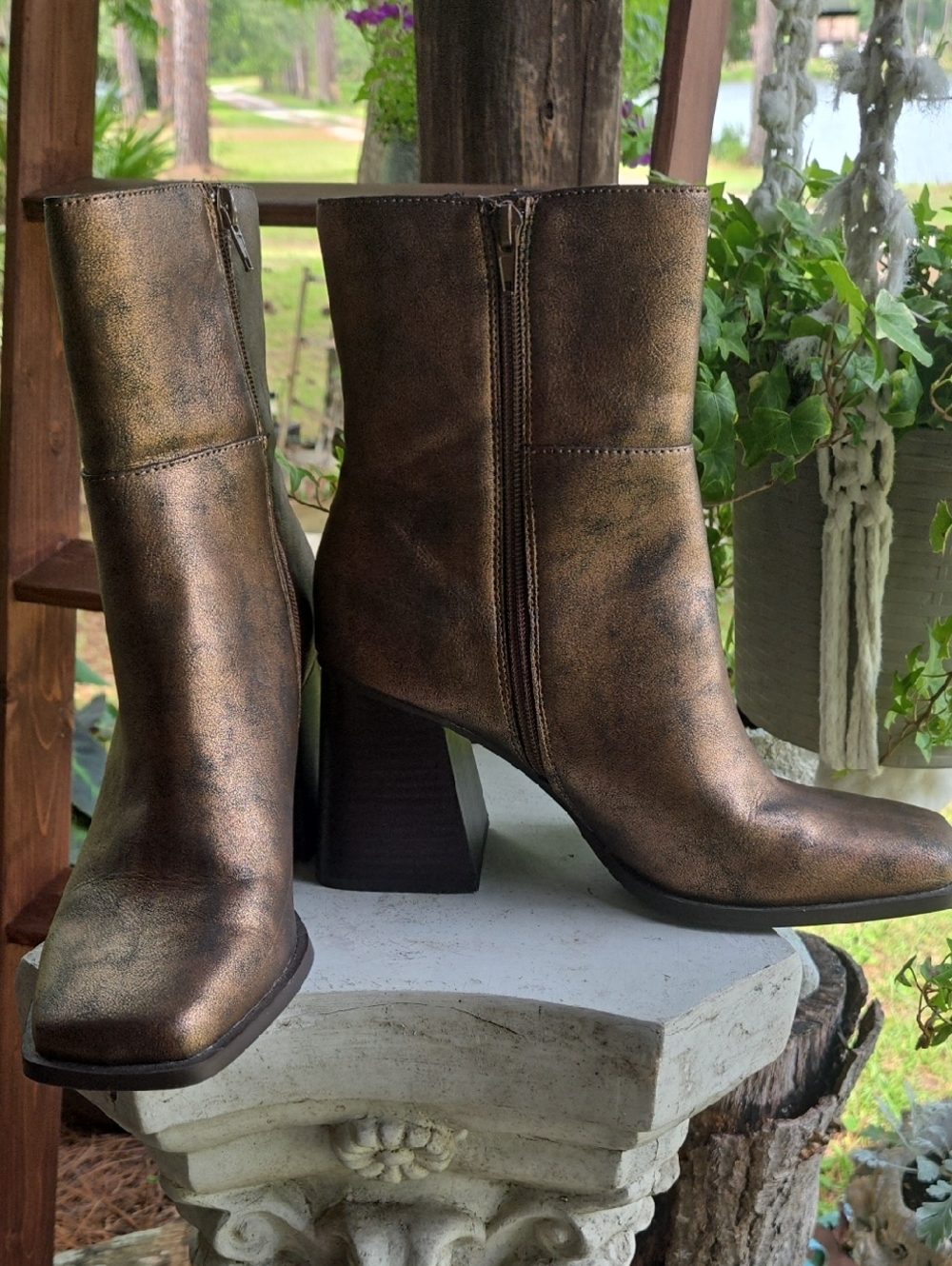 Wonderly Oakley Bronze Chunky Heel Square Toe Y2K Shin Height Boot Size 10